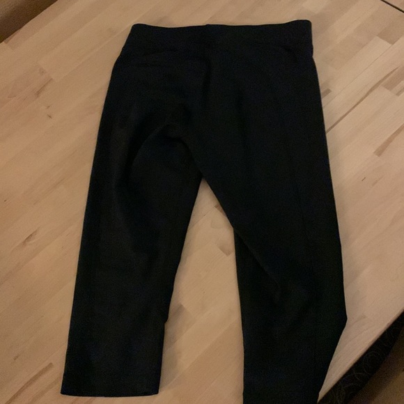 Under Armour black capris HeatGear leggings - Picture 4 of 4